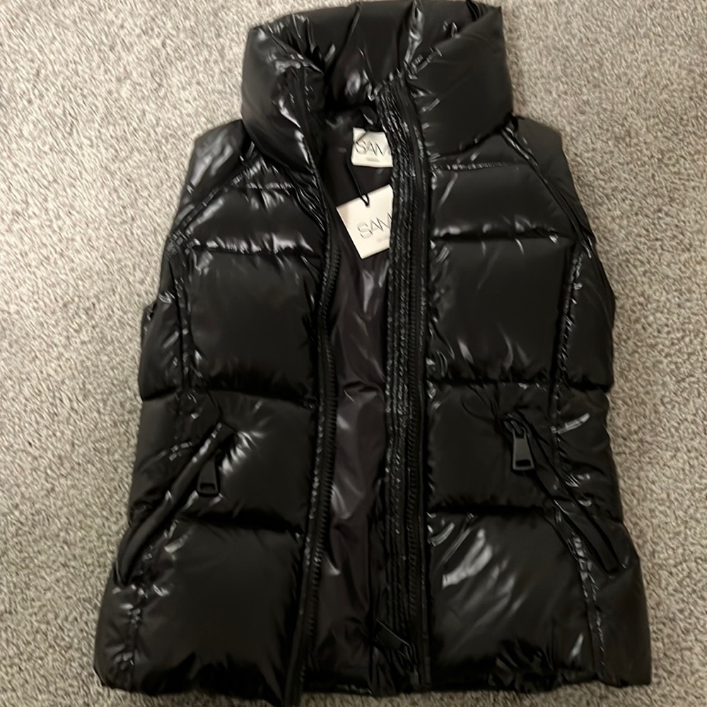SAM. Vest